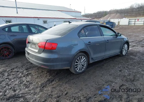 2013 Volkswagen Jetta 2.0L Tdi from USA, damaged, VIN 3VWLL7AJ4DM396373